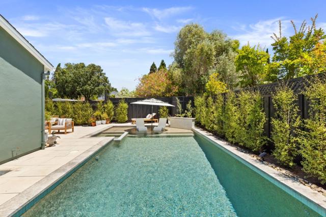 2061 Oakley Avenue, Menlo Park CA: https://media.crmls.org/mediaz/ae4edd70-1844-46c4-be4b-d54f8e1dea12.jpg