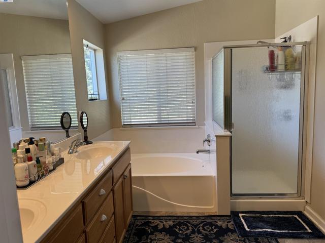 10342 Mono Ct, Stockton CA: https://media.crmls.org/mediaz/ae500890-cf63-415e-8c1d-a6bc6f73457a.jpg