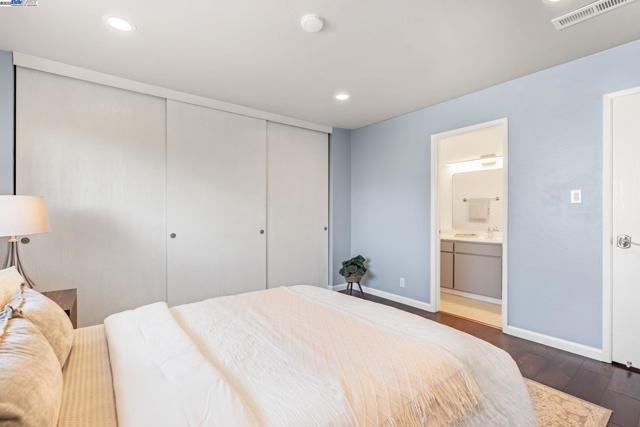 1233 Broadway, Alameda CA: https://media.crmls.org/mediaz/ae5147c8-f214-46c2-b542-38eaaa439add.jpg