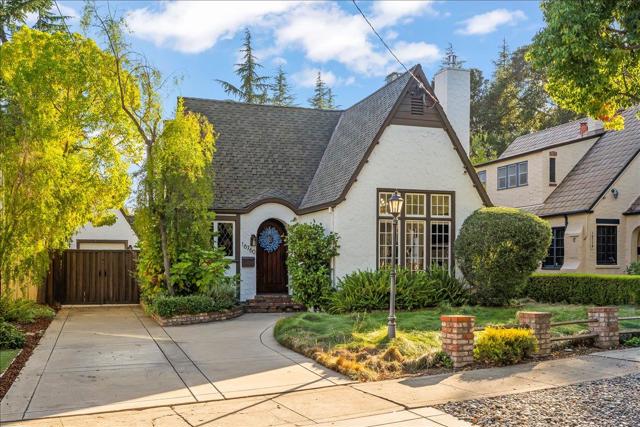 16760 Magneson Loop, Los Gatos CA: https://media.crmls.org/mediaz/ae514f6d-cc79-4df2-b65c-0cc15a15b0c7.jpg
