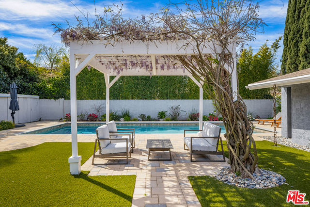 8400 Mulholland Drive, Los Angeles CA: https://media.crmls.org/mediaz/ae515d2f-ada9-46cb-853a-0d76919dab5b.jpg