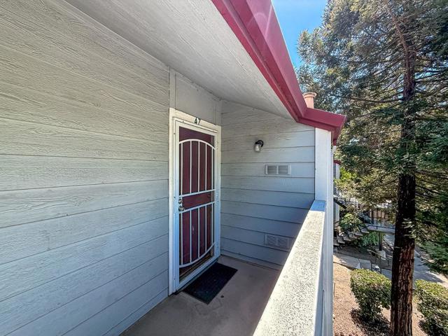 29629 Mountain Oak Court, Hayward CA: https://media.crmls.org/mediaz/ae51e970-efbb-43cf-8393-e2c2fca774a2.jpg