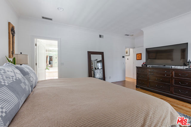 9660 W Olympic Boulevard, Beverly Hills CA: https://media.crmls.org/mediaz/ae521131-30e1-4513-8e7f-810d6894453e.jpg