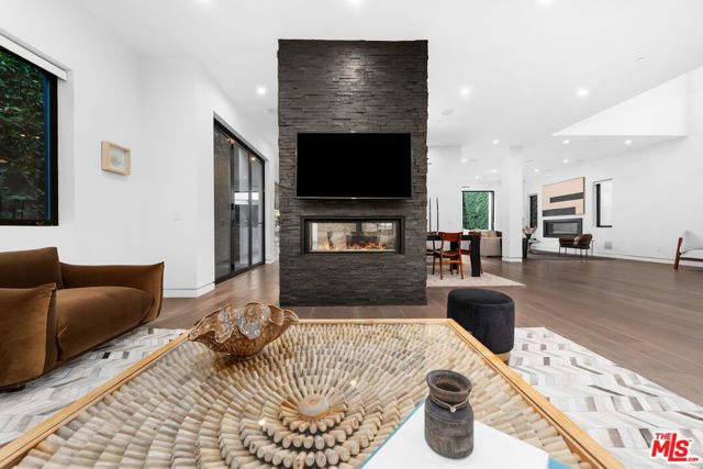 5 Bed Home for Sale in Los Angeles, California