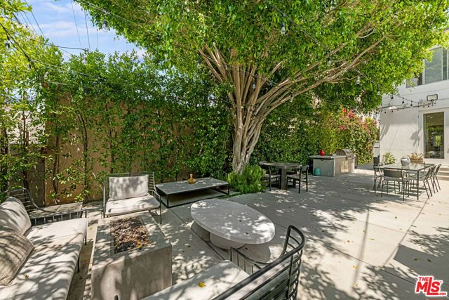 6410 W 6th Street, Los Angeles CA: https://media.crmls.org/mediaz/ae52963f-35e2-463f-a80a-e97812d677aa.jpg