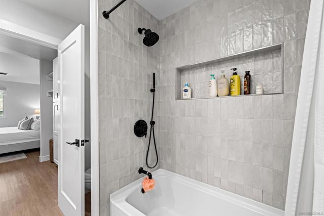 510 Camino De La Reina, San Diego CA: https://media.crmls.org/mediaz/ae52ad59-55fe-491e-866a-483664fa6166.jpg