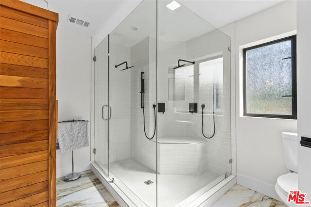 941 Yale Street, Santa Monica CA: https://media.crmls.org/mediaz/ae531371-33a2-4fe2-88cf-f24138f5461a.jpg