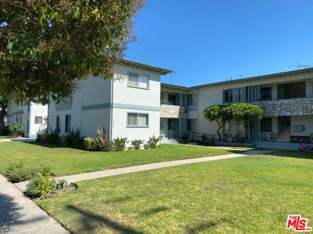 5784 Corbett Street, Los Angeles CA: https://media.crmls.org/mediaz/ae531ca3-1736-4070-81b0-c82b555923a8.jpg