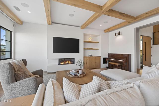 Detail Gallery Image 10 of 70 For 1305 Beachmont, Ventura,  CA 93001 - 4 Beds | 4 Baths