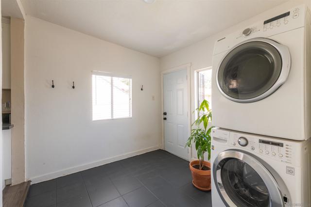 2948 50 Franklin Ave, San Diego CA: https://media.crmls.org/mediaz/ae539680-134b-408d-8057-349dd72dafb2.jpg