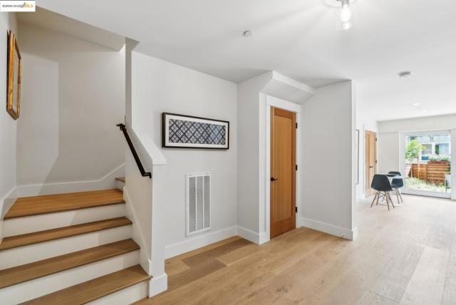 4428 Howe St, Oakland CA: https://media.crmls.org/mediaz/ae53de15-cd6e-4595-99be-ca2ee5a34bcd.jpg
