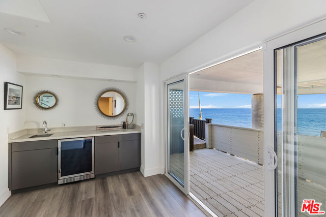 27336 Pacific Coast Highway, Malibu CA: https://media.crmls.org/mediaz/ae5407af-bf17-44dc-96f6-5380843b12e4.jpg