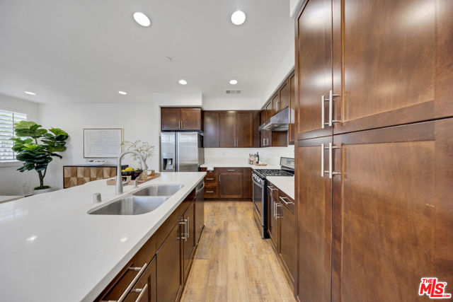 19 Linden Lane, Temple City CA: https://media.crmls.org/mediaz/ae542e22-df14-47b8-bfb2-7013acb5b541.jpg