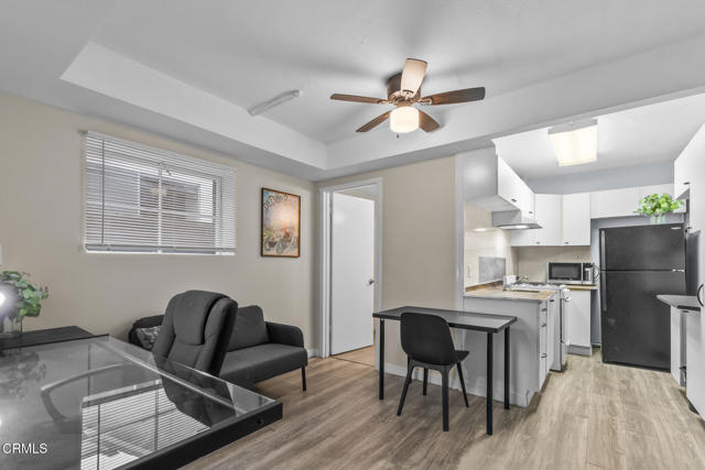 1818 New York Drive, Altadena CA: https://media.crmls.org/mediaz/ae546408-5809-4924-abaf-ae4e616cc32b.jpg