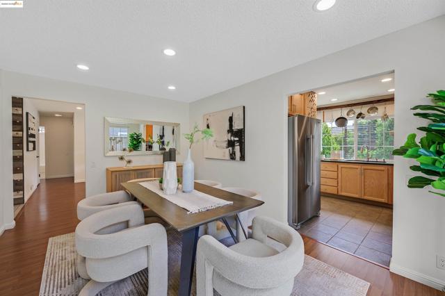 32212 Deborah Dr, Union City CA: https://media.crmls.org/mediaz/ae552dd3-ccc9-406b-bb0a-9d61b26d8686.jpg