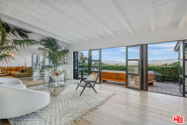 3646 Sunswept Drive, Studio City CA: https://media.crmls.org/mediaz/ae553ec6-d5aa-4cf8-9565-004c3cf3ab7a.jpg