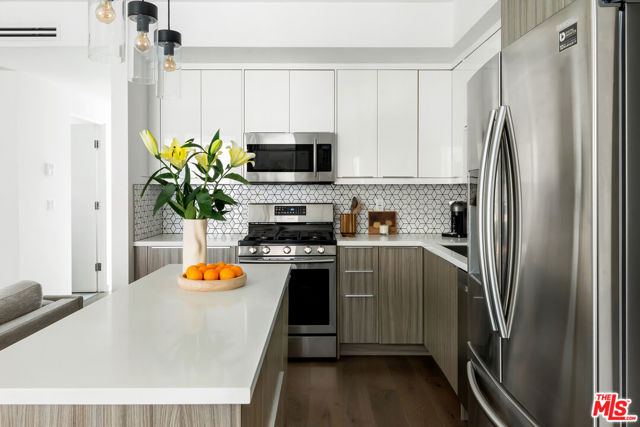 5154 W Redondo Court, Los Angeles CA: https://media.crmls.org/mediaz/ae5588ea-a11d-499d-9965-ebc452549975.jpg