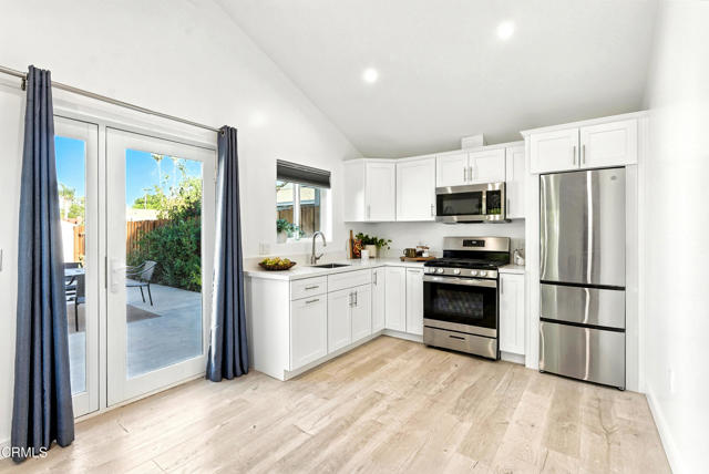 7917 Ostrom Avenue, Van Nuys CA: https://media.crmls.org/mediaz/ae55c4c4-d7f6-4e6f-8b38-fc62c10076cf.jpg