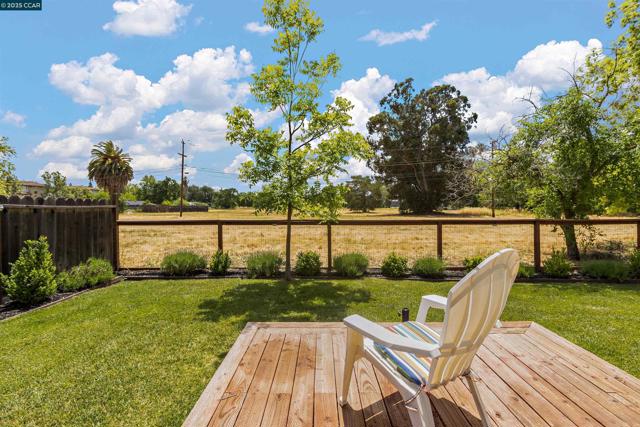 225 Babette Ct, Pleasant Hill CA: https://media.crmls.org/mediaz/ae5612d7-8597-4ab7-ab6e-de739c8b3d06.jpg
