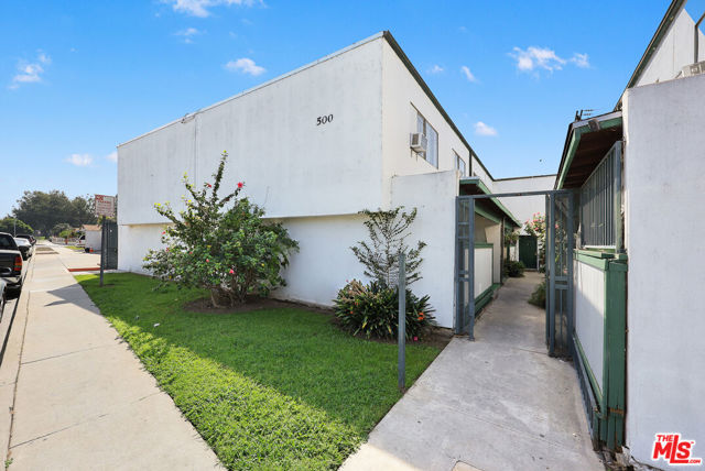 500 S 6th Street, Montebello CA: https://media.crmls.org/mediaz/ae564f87-b65e-4fb1-a7af-60ef91d87ce3.jpg