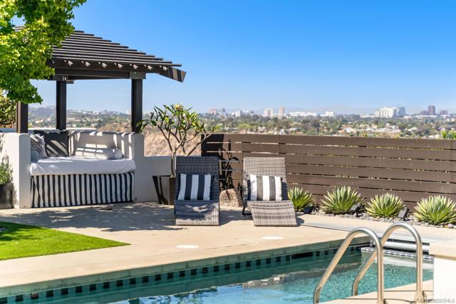 5259 Pacifica Dr, San Diego CA: https://media.crmls.org/mediaz/ae567b50-e68e-431c-93ed-6de3f8ac8e6d.jpg