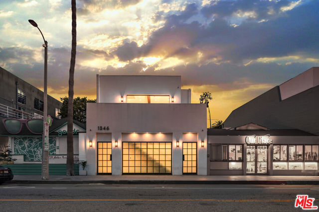 1346 Abbot Kinney Boulevard, Venice CA: https://media.crmls.org/mediaz/ae573d99-a135-4abd-86f2-decb705bd66b.jpg
