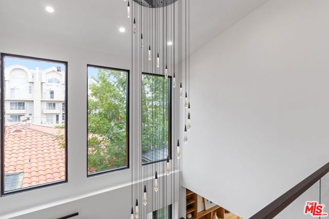 4535 Haskell Avenue, Encino CA: https://media.crmls.org/mediaz/ae582168-a595-474b-8016-96b0a6872f5c.jpg