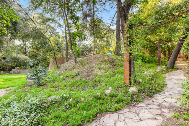 5321 Alta Canyada Road, La Canada Flintridge CA: https://media.crmls.org/mediaz/ae583e2f-6606-4468-afec-3dd9c03d92ed.jpg