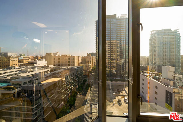 801 S Grand Avenue, Los Angeles CA: https://media.crmls.org/mediaz/ae58a5a2-b4d4-416e-9d0f-58e73fdbd709.jpg