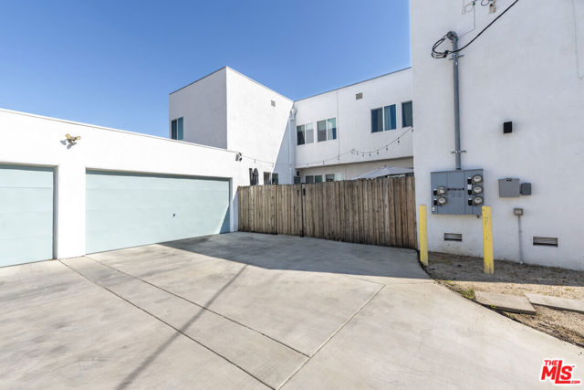1005 N Alexandria Avenue, Los Angeles CA: https://media.crmls.org/mediaz/ae58b581-c961-4e35-b30b-44b763b27096.jpg