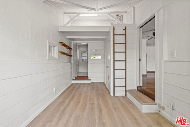 2421 Cloy Avenue, Venice CA: https://media.crmls.org/mediaz/ae59a74b-f271-4f71-a1a2-8b3e5f3d52fe.jpg