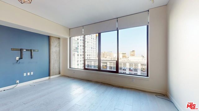 1111 S Grand Avenue, Los Angeles CA: https://media.crmls.org/mediaz/ae59e253-3096-4260-ad2e-ebbaf82b07a6.jpg