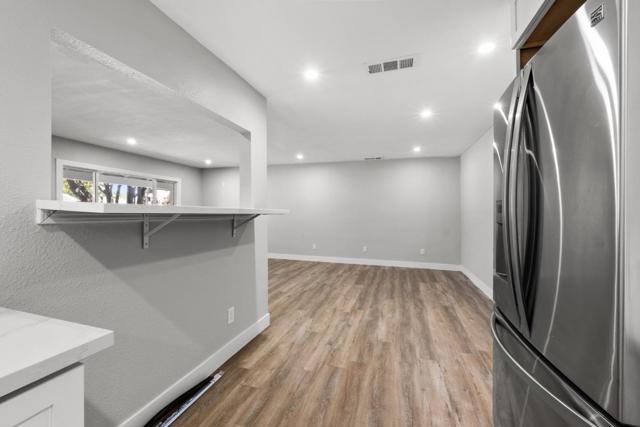 212 E Longview Avenue, Stockton CA: https://media.crmls.org/mediaz/ae5a2349-2f8c-4da8-9296-197bba28c223.jpg