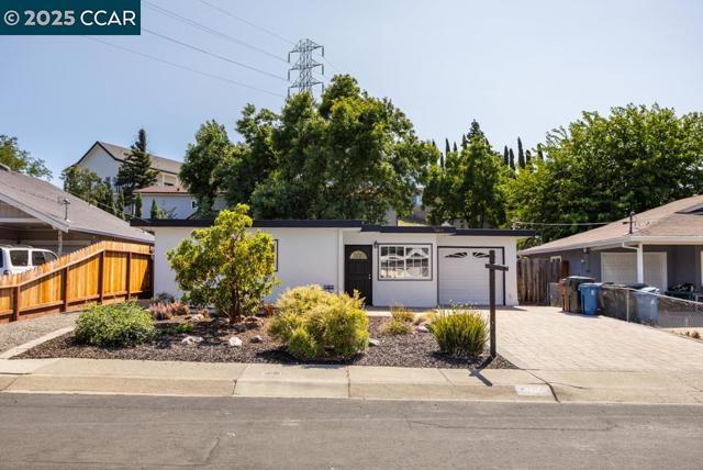 4192 Valley Ave, Martinez CA: https://media.crmls.org/mediaz/ae5a7eb4-9e5b-43c5-8e30-55768f2faceb.jpg