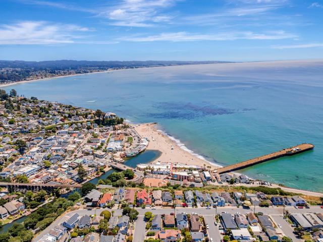 5005 Emerald Street, Capitola CA: https://media.crmls.org/mediaz/ae5a9c23-fa1e-421f-abe2-4ff6617cef9c.jpg