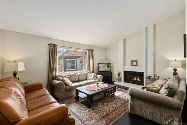 1247 Armstrong Cir, Escondido CA: https://media.crmls.org/mediaz/ae5a9da5-b4c0-41eb-8be0-e9db57a522c4.jpg