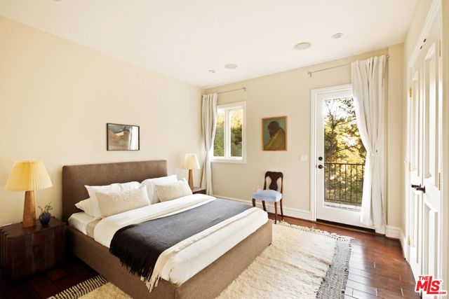 2505 Bowmont Drive, Beverly Hills CA: https://media.crmls.org/mediaz/ae5adb38-cc3d-480e-8951-9e440f60e547.jpg