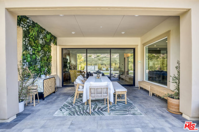 12333 N Finch Court, Porter Ranch CA: https://media.crmls.org/mediaz/ae5b2a1c-263a-4f3f-8ddb-746c06853e0b.jpg