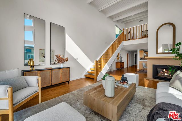 4 Lighthouse Street, Marina del Rey CA: https://media.crmls.org/mediaz/ae5b70cc-9388-4b30-b40d-9ae7a92d20d3.jpg