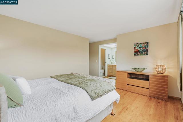 92 Gaywood Pl, Moraga CA: https://media.crmls.org/mediaz/ae5b901f-579e-4869-ba14-976d9dce80b0.jpg