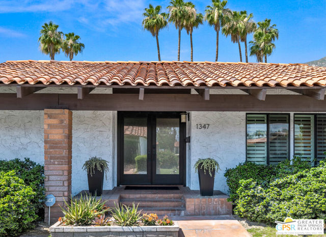 1347 Primavera Drive, Palm Springs CA: https://media.crmls.org/mediaz/ae5be55f-567a-4834-ae1d-8b013b43018c.jpg