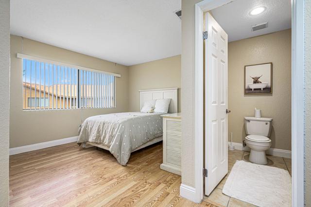 Image 19 of 35 For 78650 Avenue 42  102