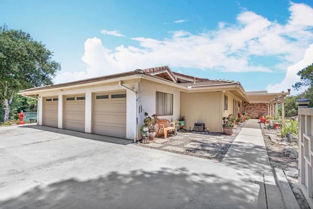 3176 Via Viejas, Alpine CA: https://media.crmls.org/mediaz/ae5c2537-a9cb-4c4b-9310-90b83f4f9a66.jpg