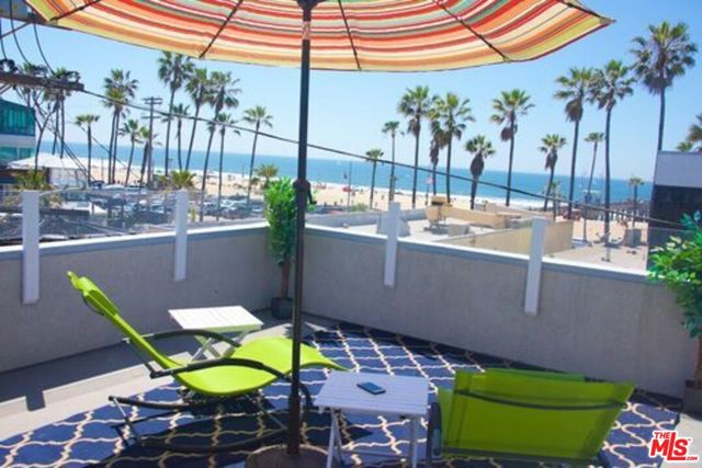 10 30th Avenue, Venice CA: https://media.crmls.org/mediaz/ae5ccb28-2265-4d1b-a9c6-109d15100a81.jpg
