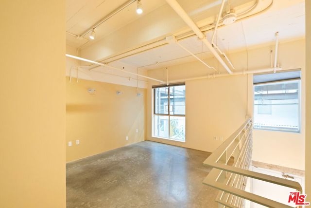 1130 S Flower Street, Los Angeles CA: https://media.crmls.org/mediaz/ae5d81ff-de02-4b5a-80b3-58fa032f44da.jpg