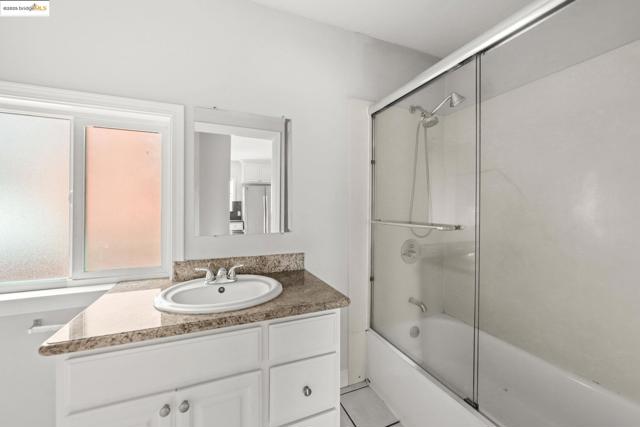 1311 87Th Ave, Oakland CA: https://media.crmls.org/mediaz/ae5d8be7-e4ab-419e-a8fe-ba795e58917e.jpg