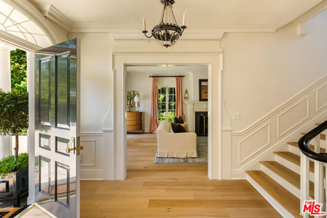130 S Cliffwood Avenue, Los Angeles CA: https://media.crmls.org/mediaz/ae5d94da-9f75-4851-88e4-04abf87df495.jpg
