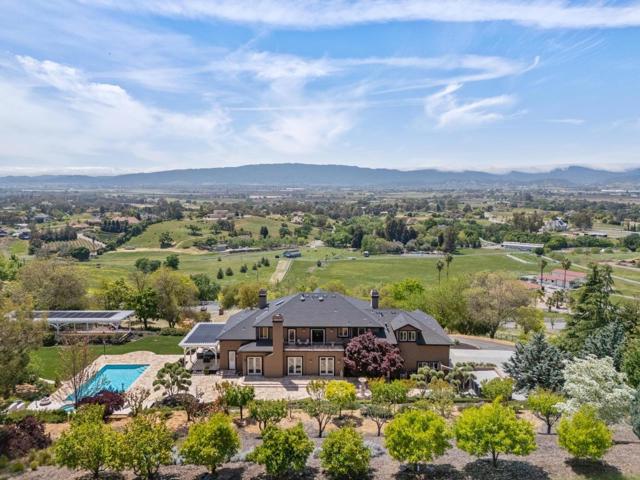 9540 Via Del Oro, Gilroy CA: https://media.crmls.org/mediaz/ae5dd24e-c89f-4232-9948-f3b4c23311ec.jpg