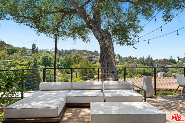 13513 Cheltenham Drive, Sherman Oaks CA: https://media.crmls.org/mediaz/ae5e0e9e-6cab-4f32-9ffa-d2f4d9d092bb.jpg
