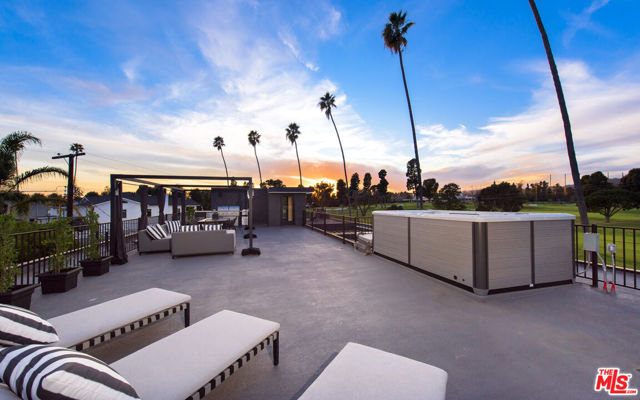12720 Montana Avenue, Los Angeles CA: https://media.crmls.org/mediaz/ae5e3b08-0852-4198-b742-f27fb6a97a2a.jpg